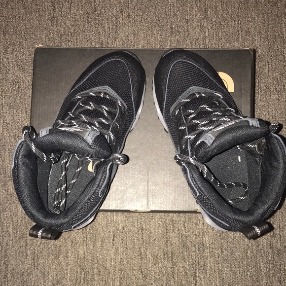 Hi. Im selling my daughter NORTH FACE boots/sneakers. 1.5 toddler/little kids. - Picture 1 of 6